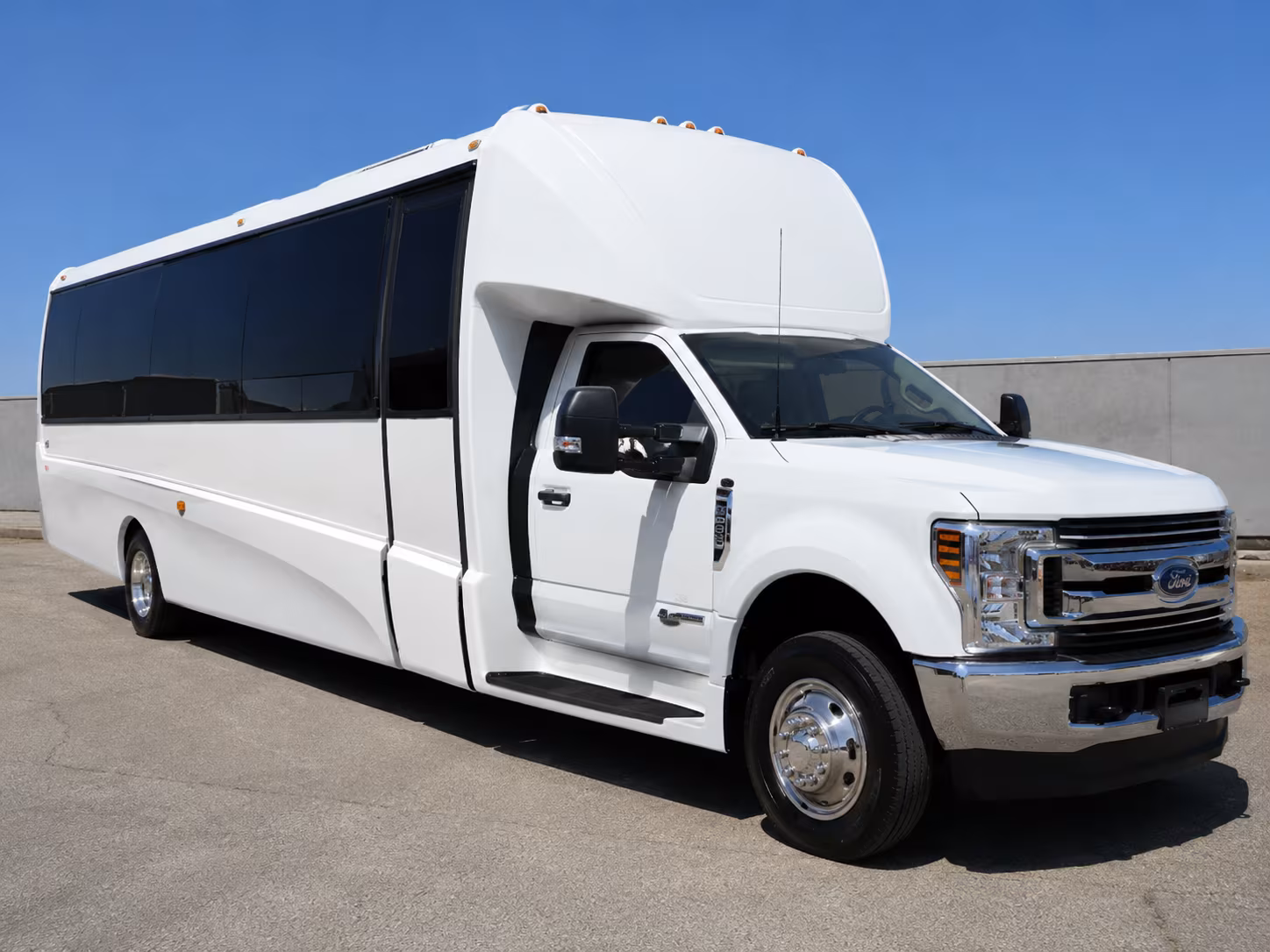 corporate airport transfer buses to wilmington international airport ilm
