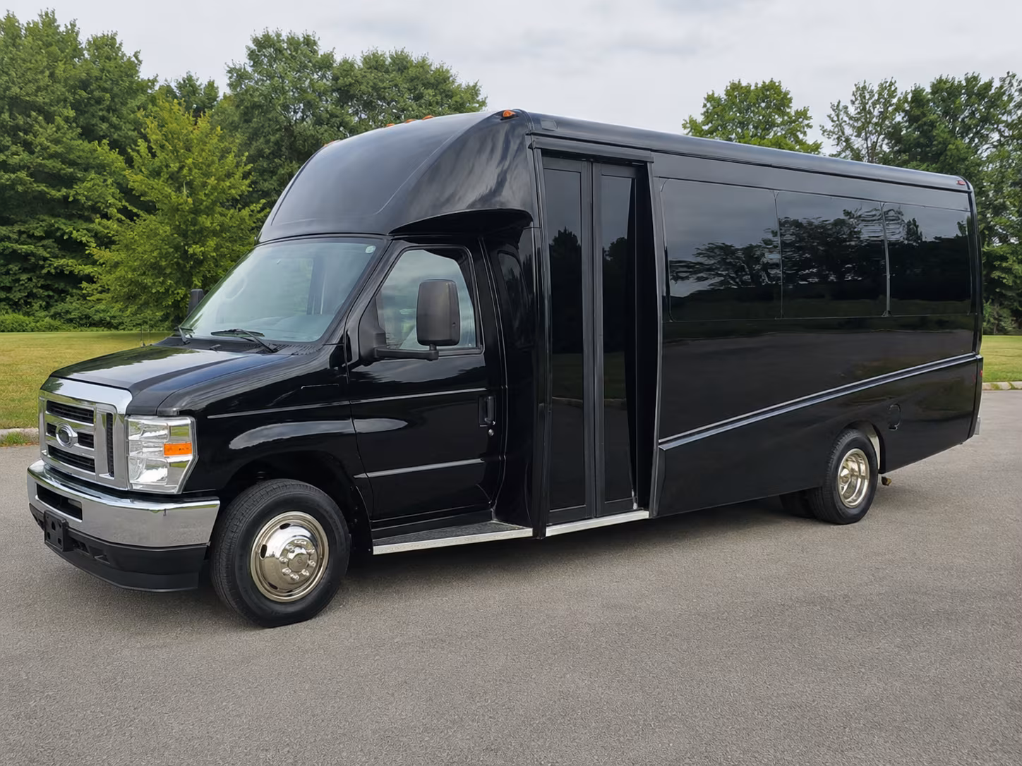 corporate and convention bus rentals in wilmington