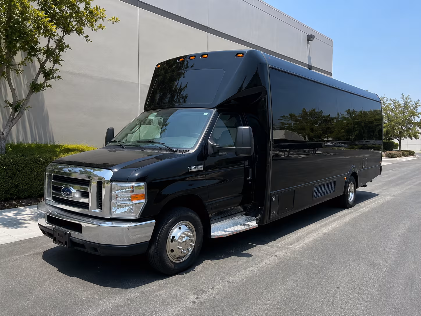 does the day of the week or the date change what a bus rental costs in wilmington